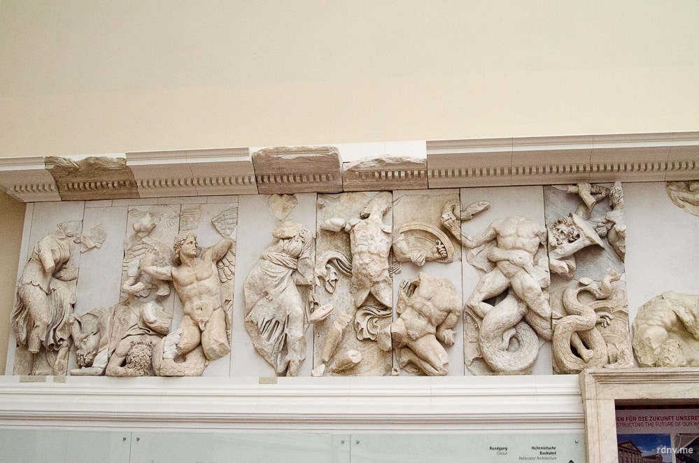 Пергамский алтарь в Пергамском музее Берлина