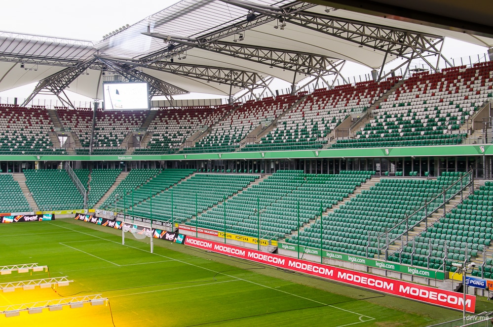 Стадион Войска Польского имени маршала Юзефа Пилсудского, он же стадион футбольного клуба «Легия», а до недавнего времени — «Пепси-Арена». Стадион был открыт в 1930 году, но во время реконструкции 2008–2011 годов был полностью переделан