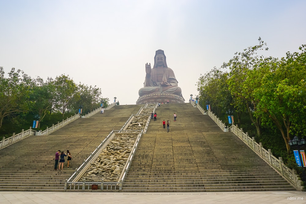 Статуя Гуаньинь на горе Сицзяо
