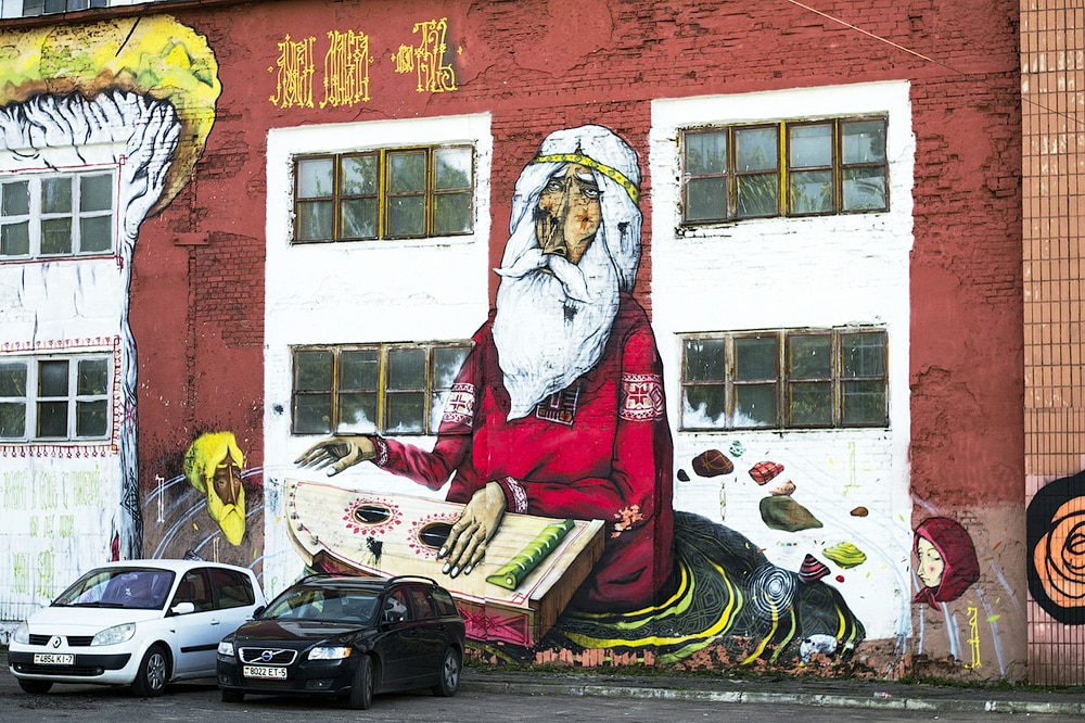 MINSK, BELARUS - AUGUST 12, 2019: Street Art On Oktyabrskaya Street.  Graffiti (mermaid, Cat, Giraffes, Roses, Kiss) On Wall Of Industrial  Building, Created As Part Of Vulica Brasil Festival (author Rogerio  Fernandes